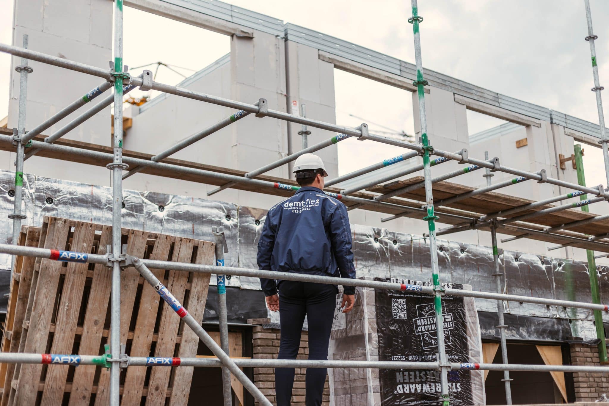 Aan het werk op de bouwplaats - veiligheid op de werkvloer - demt-flex